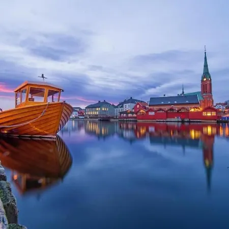 Downtown _ Luxury _ Queen Bed _ Fast Wifi _ 4k Tv Arendal