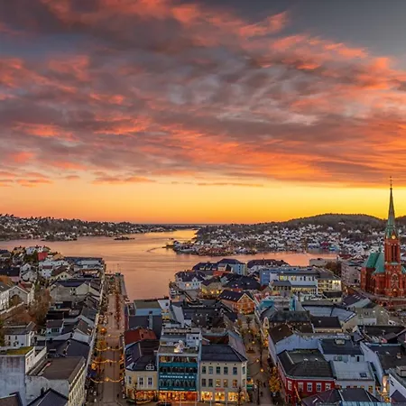 Downtown _ Luxury _ Queen Bed _ Fast Wifi _ 4k Tv Lägenhet Arendal